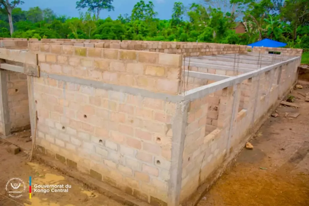 Kongo Central : Grâce Nkuanga Bilolo satisfait de l'état d'avancement des travaux du programme de 145 territoires 6 IMG 20230508 WA0087