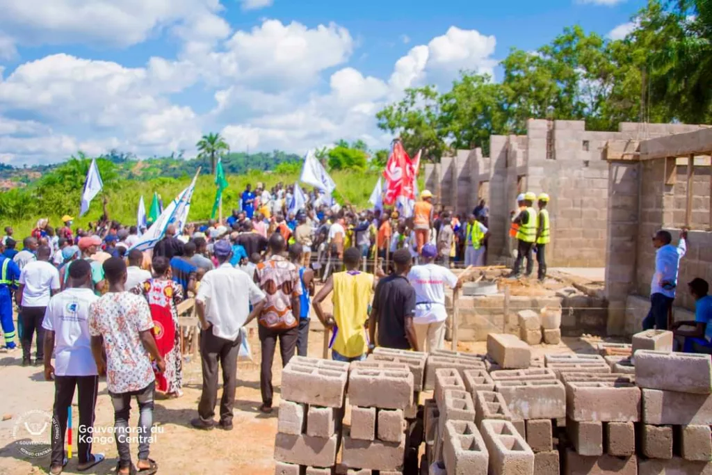 Kongo Central : Grâce Nkuanga Bilolo satisfait de l'état d'avancement des travaux du programme de 145 territoires 1 IMG 20230508 WA0094