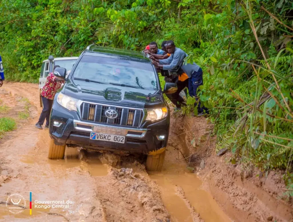 Kongo Central : Grâce Nkuanga Bilolo satisfait de l'état d'avancement des travaux du programme de 145 territoires 7 IMG 20230508 WA0104