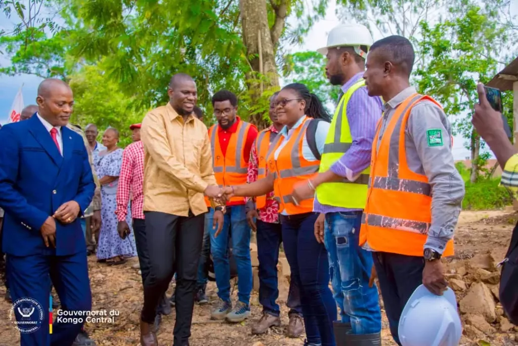 Kongo Central : Grâce Nkuanga Bilolo satisfait de l'état d'avancement des travaux du programme de 145 territoires 5 IMG 20230508 WA0105