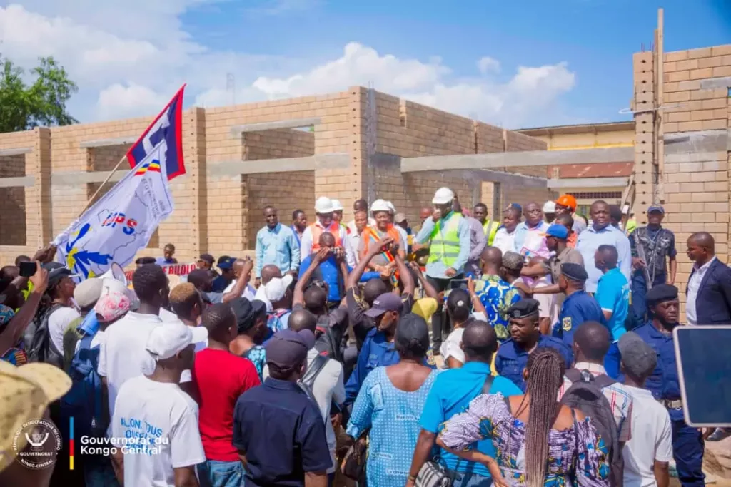 Kongo Central : Grâce Nkuanga Bilolo satisfait de l'état d'avancement des travaux du programme de 145 territoires 10 IMG 20230508 WA0109