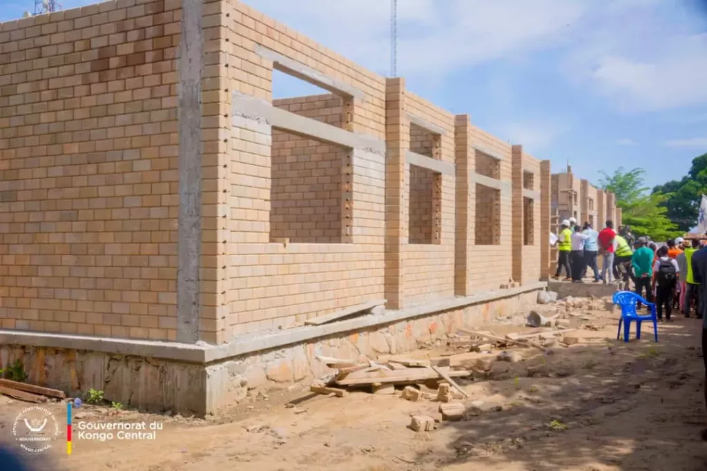 Kongo Central : Grâce Nkuanga Bilolo satisfait de l'état d'avancement des travaux du programme de 145 territoires 4 IMG 20230508 WA0110