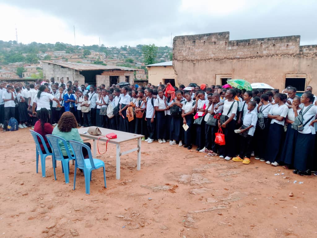 16 jours d'activisme contre les VBG : la structure "Femme en Action" intensifie la sensibilisation dans les écoles de Matadi 1 1000231356