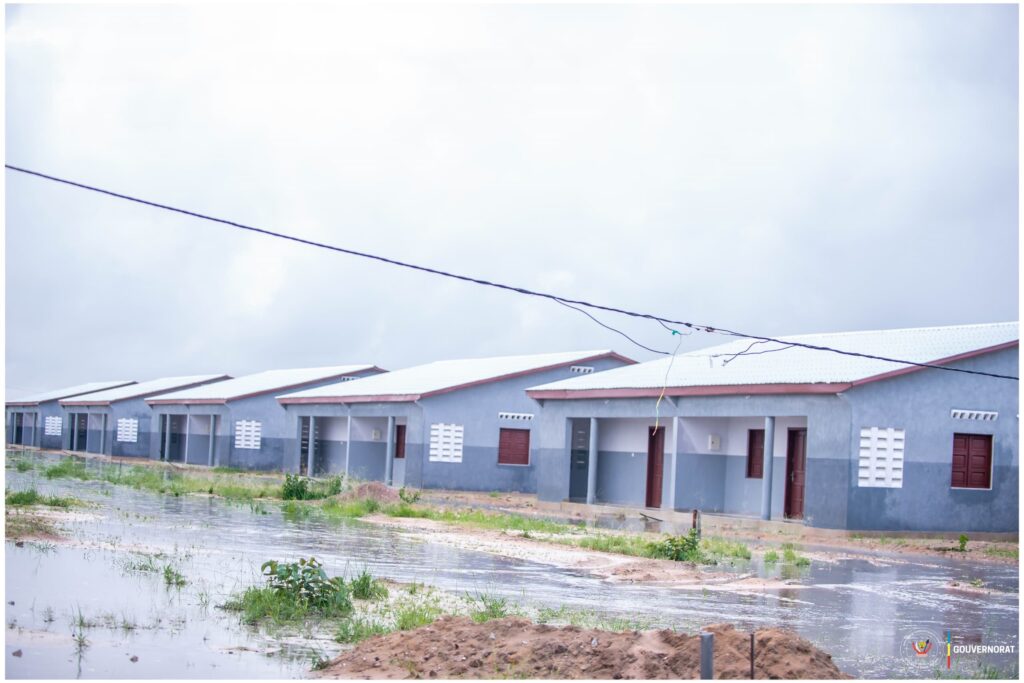 Relocalisation en cours de la base navale de Banana au profit du port en eau profonde : Guy Kabombo Muadiamvita s’imprègne du site de Kindofula 2 1000229380