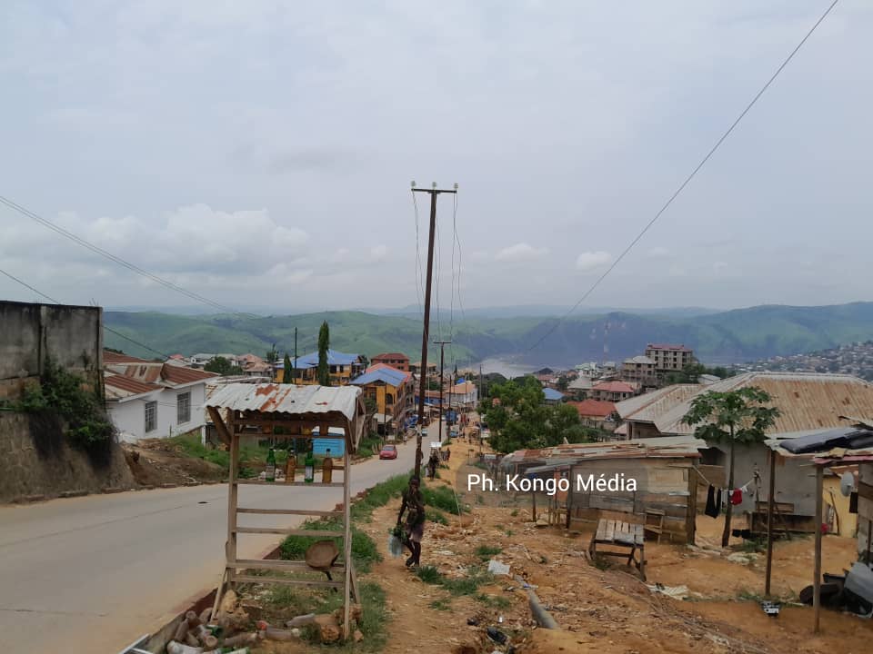 Matadi : début des travaux de la SNEL après l’affaissement d’un poteau MT au lotissement Tsasa-di-Ntumba 4 IMG 20250119 WA0036