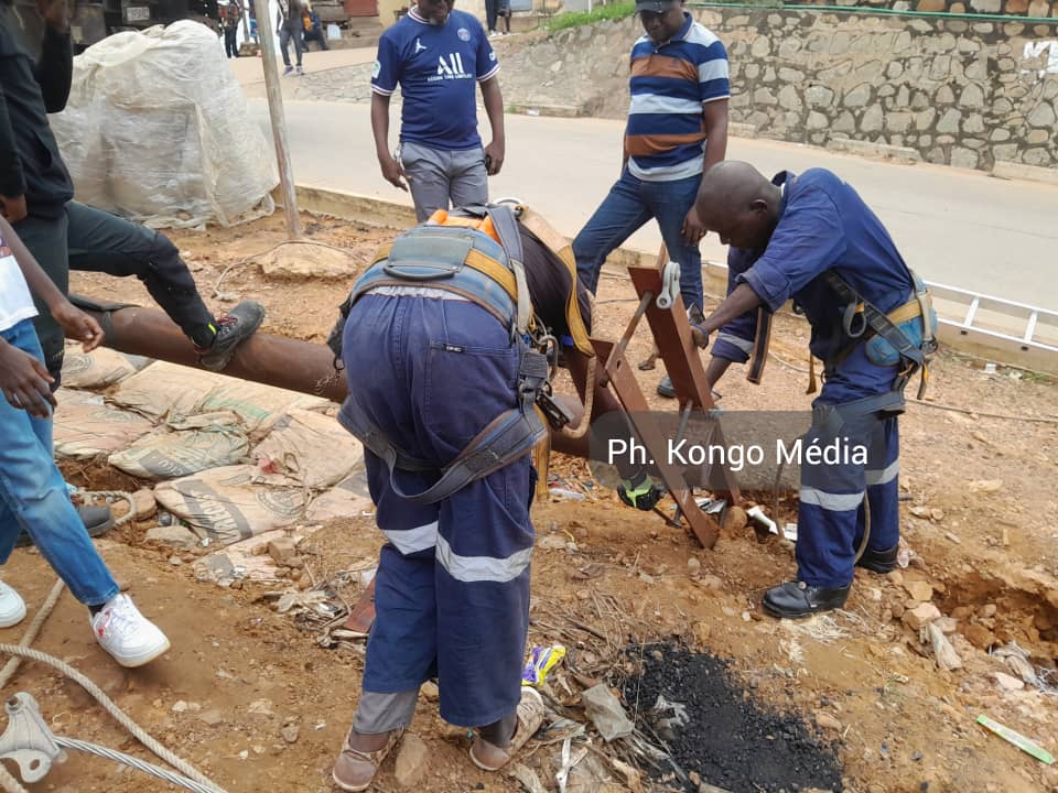 Matadi : début des travaux de la SNEL après l’affaissement d’un poteau MT au lotissement Tsasa-di-Ntumba 2 IMG 20250119 WA0038