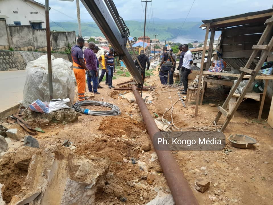 Matadi : début des travaux de la SNEL après l’affaissement d’un poteau MT au lotissement Tsasa-di-Ntumba 1 IMG 20250119 WA0039