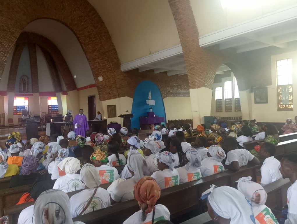 Mbanza-Ngungu : les femmes regroupées au sein de la "Fondation Kiansumba Bota Charlène" célèbrent la journée du 8 mars par une messe d'action de grâce 1 IMG 20250308 WA0069