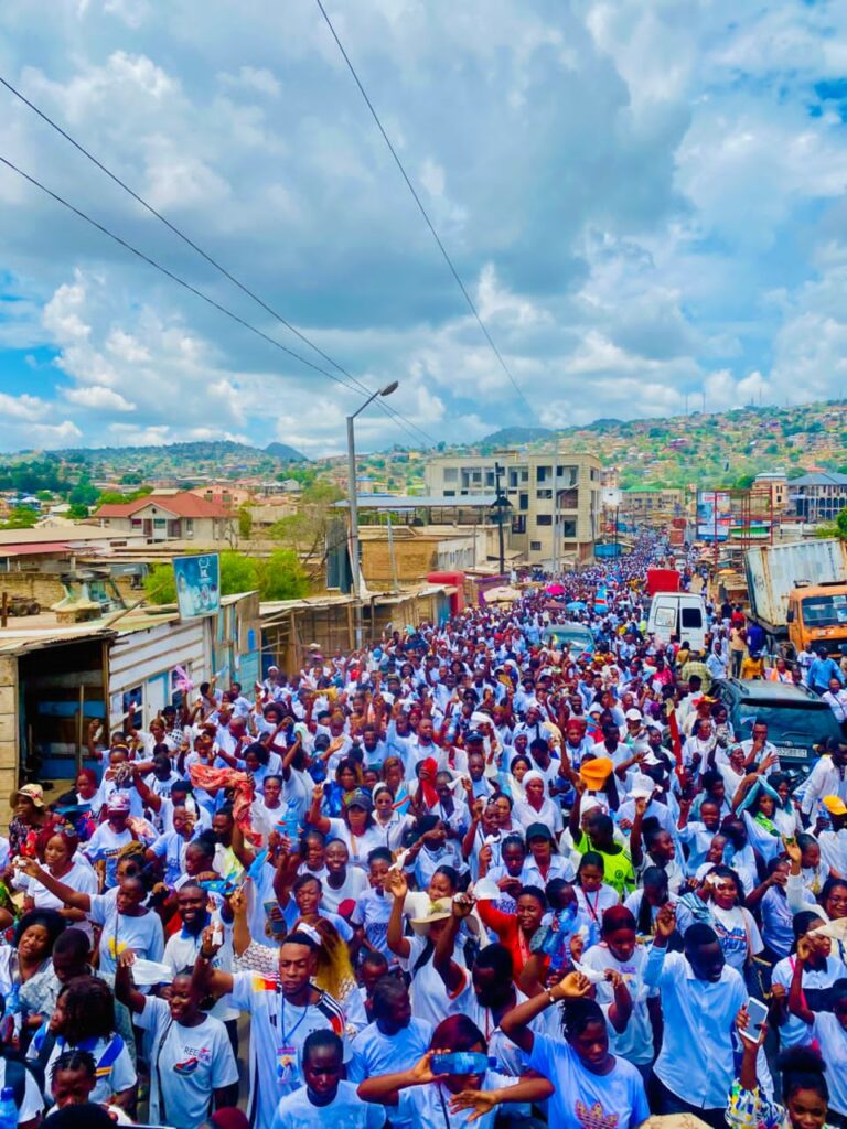 A travers une marche pacifique et de solidarité, l’Église Pentecôtiste Lumière du Monde de Matadi apporte son soutien aux FARDC 8 IMG 20250421 WA0010