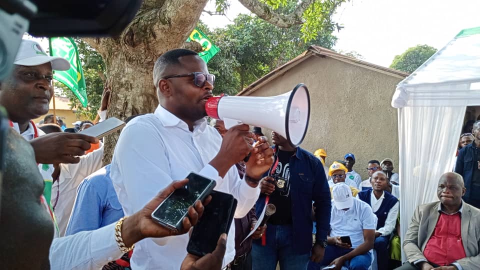 A Mbanza-Ngungu, la cellule Kumbi-Mbengo électrifiée grâce à Daniel Mukoko Samba 4 1000603861