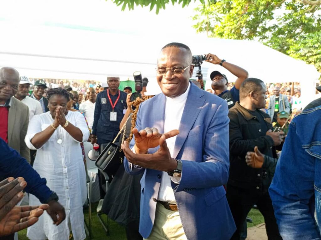 A Mbanza-Ngungu, la cellule Kumbi-Mbengo électrifiée grâce à Daniel Mukoko Samba 1 1000603864