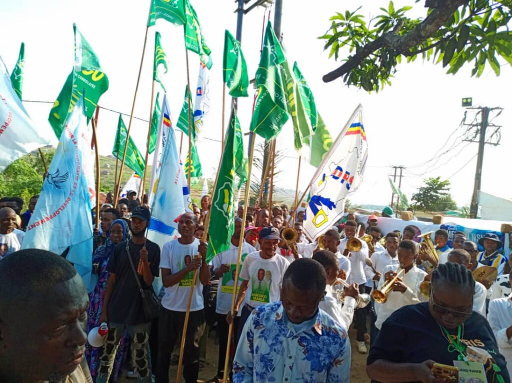 A Mbanza-Ngungu, la cellule Kumbi-Mbengo électrifiée grâce à Daniel Mukoko Samba 5 1000603867