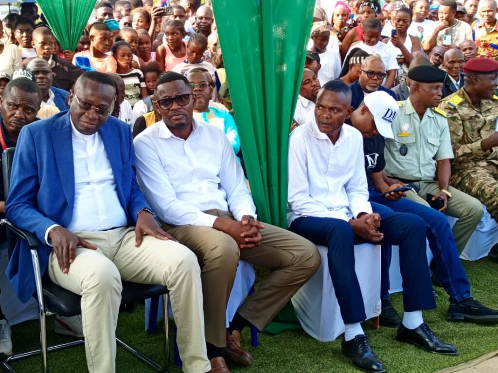 A Mbanza-Ngungu, la cellule Kumbi-Mbengo électrifiée grâce à Daniel Mukoko Samba 2 1000603870