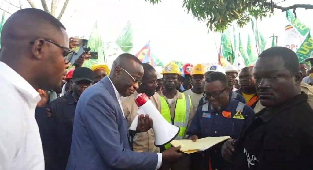 A Mbanza-Ngungu, la cellule Kumbi-Mbengo électrifiée grâce à Daniel Mukoko Samba 7 1000603883