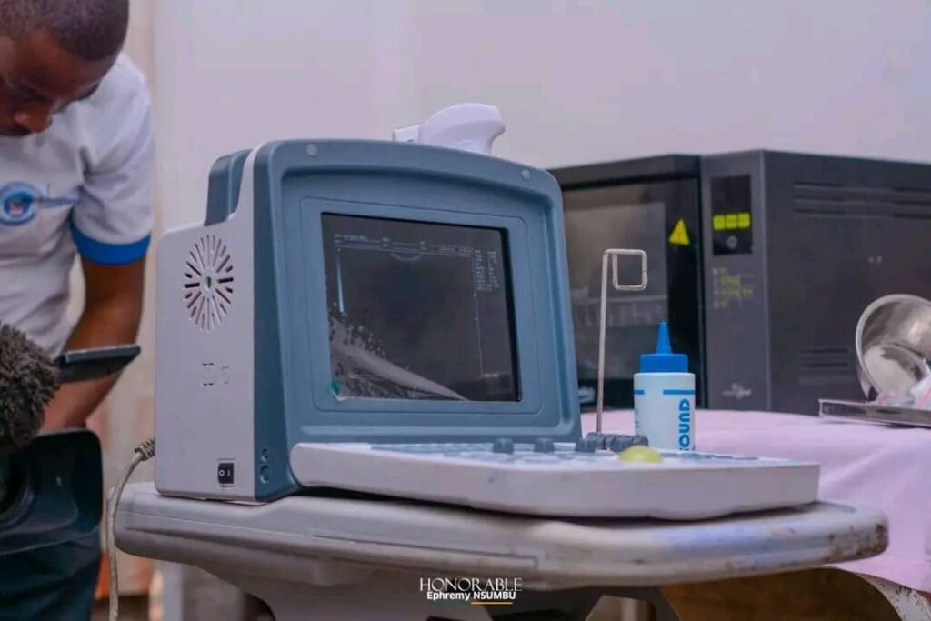 A Mbanza-Ngungu, le député national Ephremy Nsumbu renforce l’hôpital Nsona Nkulu en équipements médicaux 6 IMG 20250603 WA0112
