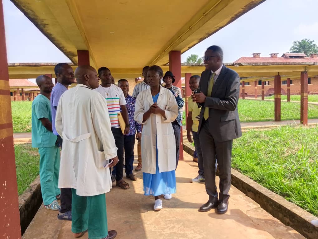 A Mbanza-Ngungu, le député national Ephremy Nsumbu renforce l’hôpital Nsona Nkulu en équipements médicaux 1 IMG 20250603 WA0114 1