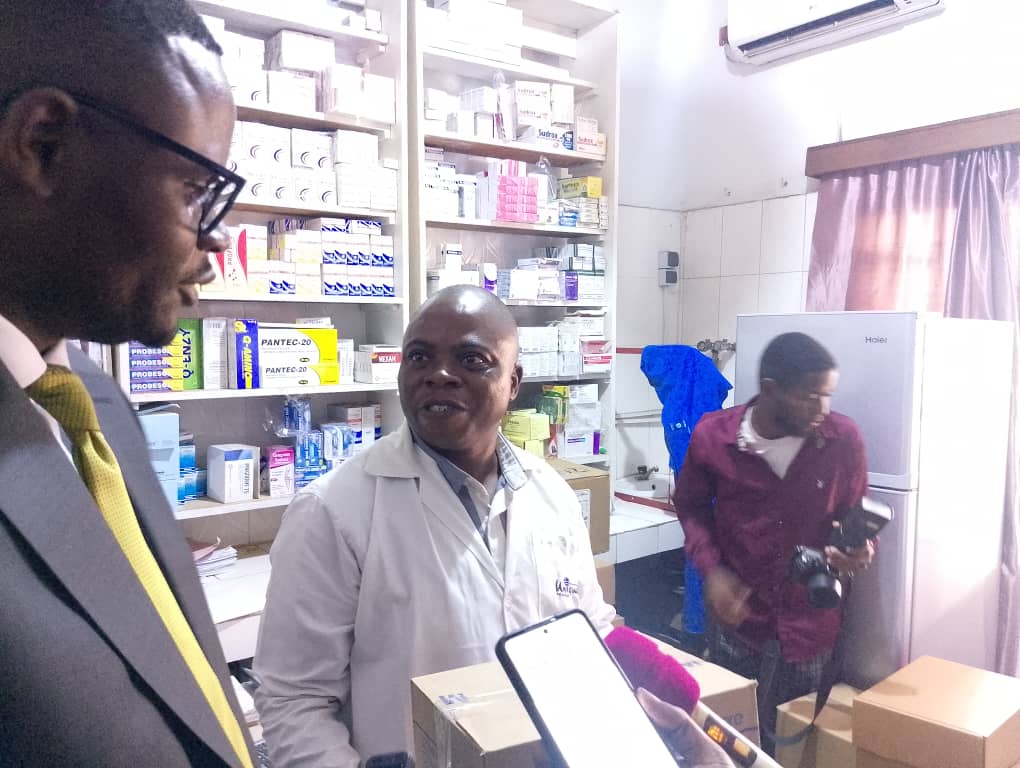 A Mbanza-Ngungu, le député national Ephremy Nsumbu renforce l’hôpital Nsona Nkulu en équipements médicaux 2 IMG 20250603 WA0115