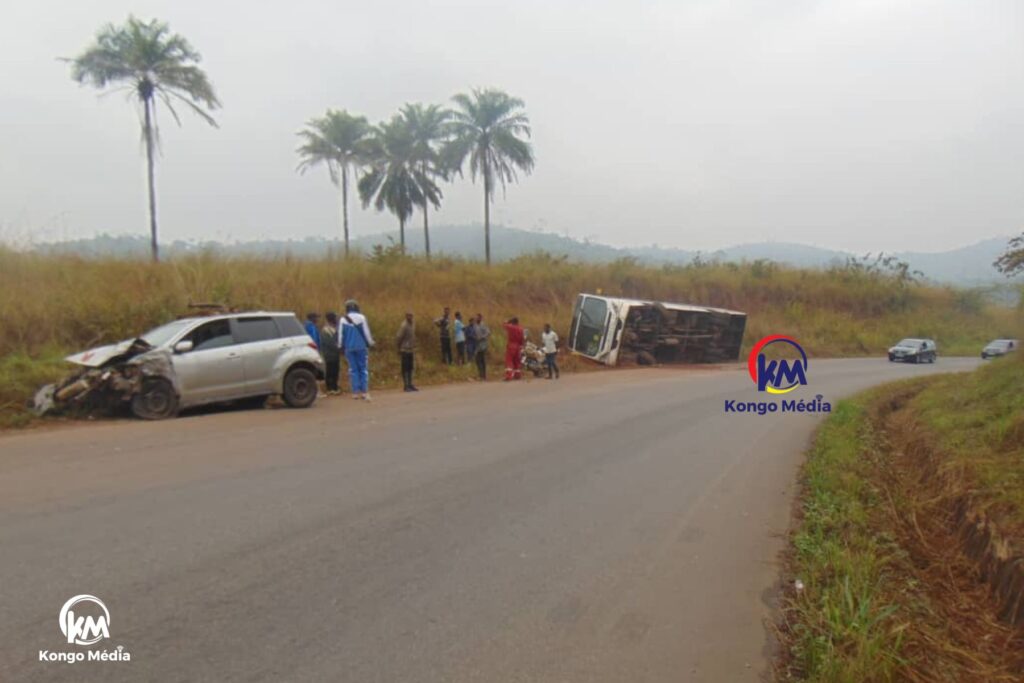 Seke-Banza : une collision entre un bus Transco et une voiture fait un mort au village Mbimbi 2 Copie de Copie de Personal Photos Photo Card in Light Blue Modern Style 20250704 100431 0000