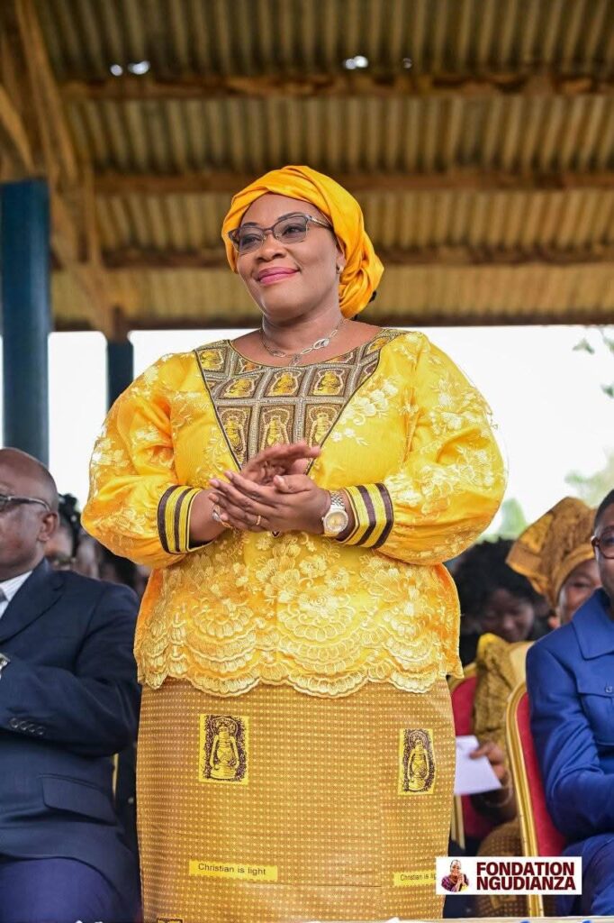 Luozi : la sénatrice Néfertiti Ngudianza Bayokisa Kisula lance la campagne de distribution des kits scolaires et participe à l’ouverture du synode de la CEC 6 FB IMG 1753686312643