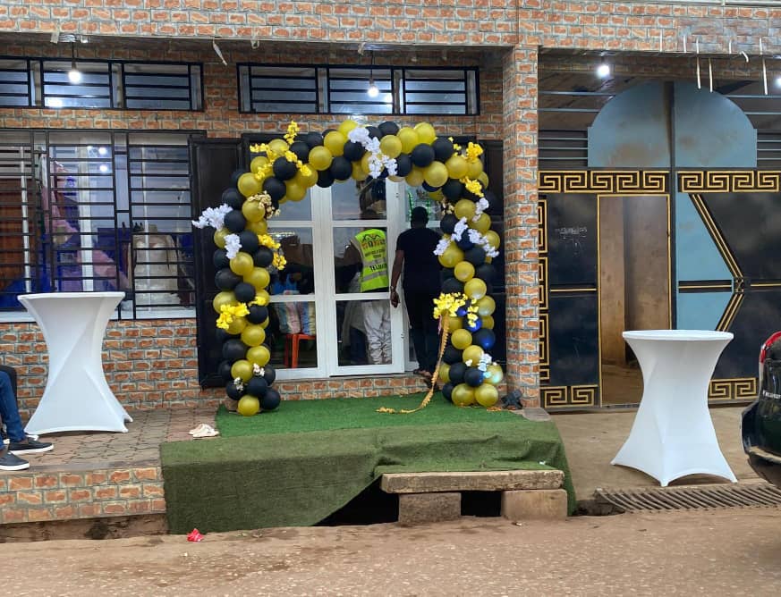 Un nouveau salon de coiffure mixte voit le jour à Mbanza-Ngungu, œuvre de Rosine Nginamau 1 IMG 20250802 WA0161