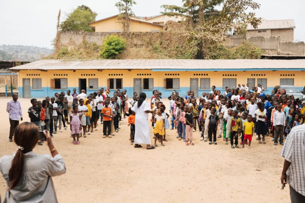 Rentrée scolaire 2025-2026 : la fondation "Il est temps" offre des kits scolaires dans les écoles de Matadi 8 IMG 20250828 WA0172