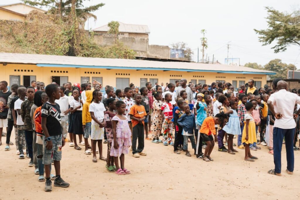 Rentrée scolaire 2025-2026 : la fondation "Il est temps" offre des kits scolaires dans les écoles de Matadi 7 IMG 20250828 WA0174