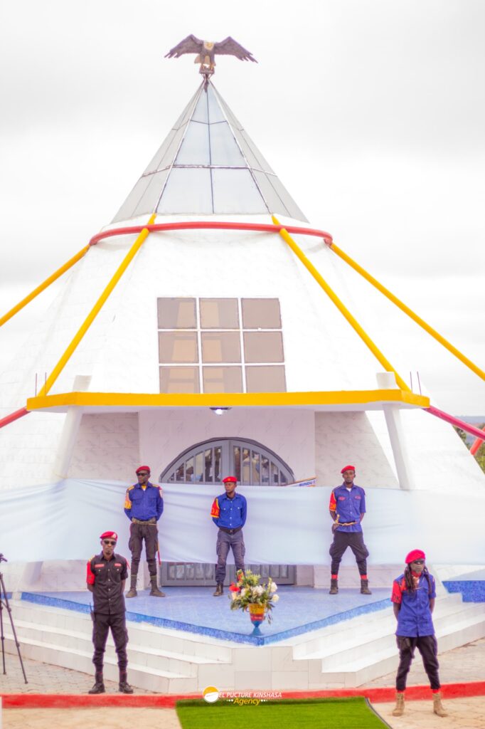 Luozi : Néfertiti Ngudianza intensifie son soutien à l’éducation et rend hommage à Ne Muanda Nsemi 1 IMG 20250831 WA0122