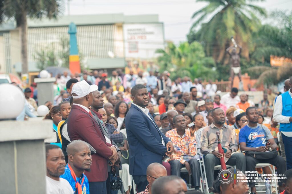 Matadi : Jean-Pierre Lihau en "Fara Fara" avec les agents publics pour accélérer la réforme administrative 2 20251016 120233