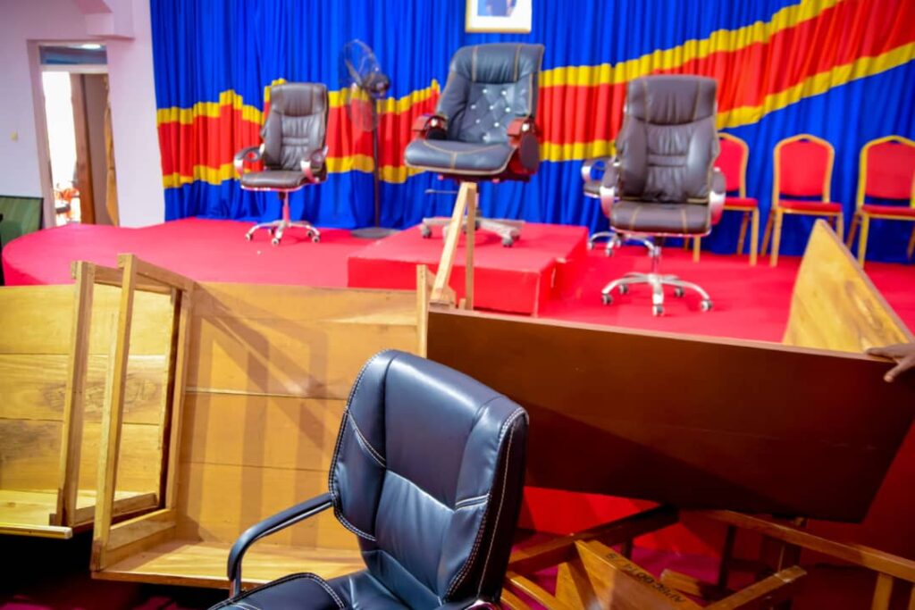 Assemblée provinciale : le président du bureau d’âge évalue les dégâts des échauffourées de lundi 4 IMG 20251008 WA0056