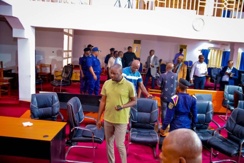 Assemblée provinciale : le président du bureau d’âge évalue les dégâts des échauffourées de lundi 1 IMG 20251008 WA0061