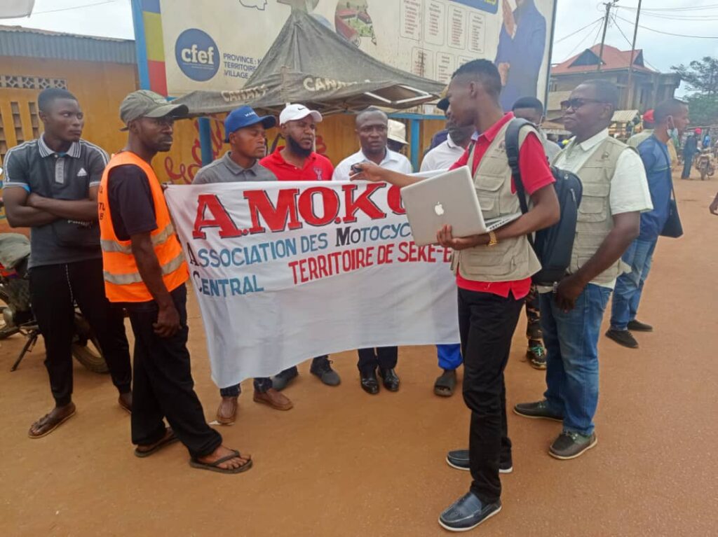 Les motocyclistes de Kinzau-Mvuete saluent le lancement de la réhabilitation des routes de desserte agricole, mais restent prudents 1 IMG 20251026 WA0035
