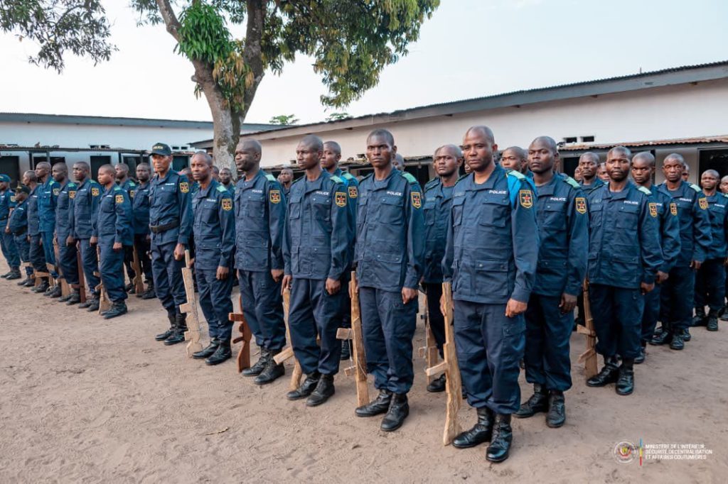 RDC : le VPM Jacquemain Shabani inspecte les travaux de relogement des policiers sinistrés au camp Kabila et encourage les nouvelles recrues à Kasangulu 3 20260111 141244