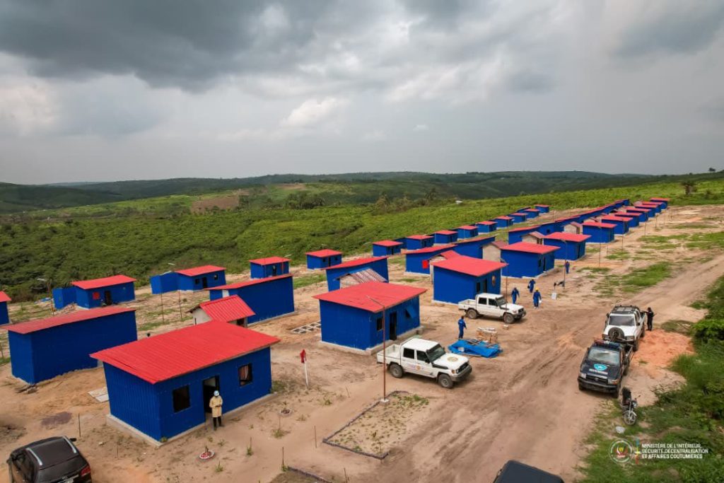 RDC : le VPM Jacquemain Shabani inspecte les travaux de relogement des policiers sinistrés au camp Kabila et encourage les nouvelles recrues à Kasangulu 2 20260111 141249